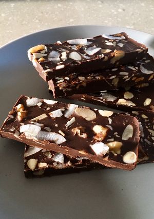 A picture of Almond & Walnut Chocolate Bark.