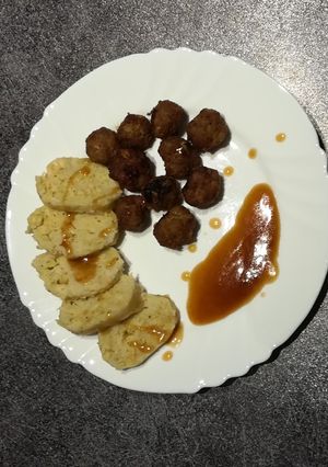 Sertés-marha húsgolyó knödlivel recept fotója