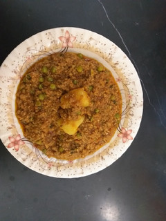 A picture of Mince keema with peas and potato.