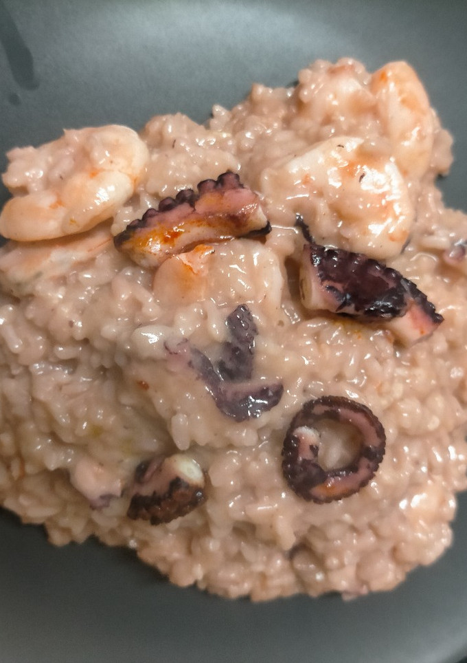 Una foto de Risotto con pulpo y gambones buenísimo