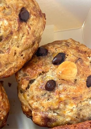 รูปของ มัฟฟินกล้วยน้ำว้า ถั่วที่ชอบกับ ชอคชิพ 🧁🍌🍫 Banana Bread Muffin with choc-chip and fav. Nuts🧁🍫