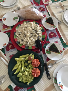 Una foto de CREMA BECHAMEL CON CHAMPIÑOES pastas de corbatas