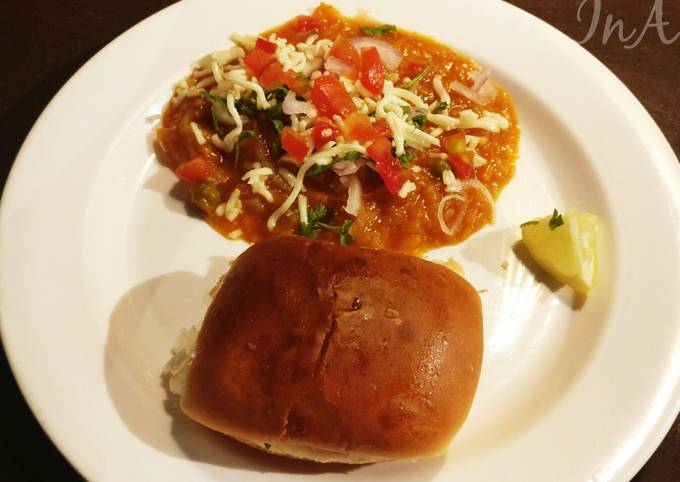 Cheesy Pav bhaji