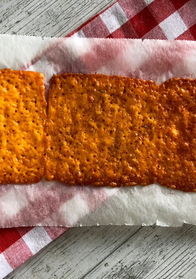 Una foto de Crujiente de queso para aperitivos, canapés y volovanes
