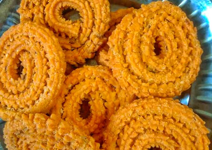 Whole Wheat Flour Chakli Recipe by Juhi Sewani 💕 - Cookpad