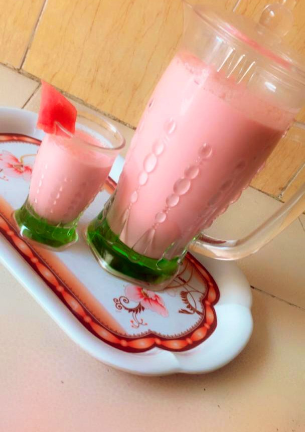 A picture of Simple watermelon shake.