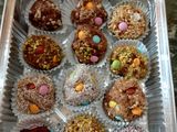 Tartufini al caffè e mascarpone con smarties colorati al cioccolato