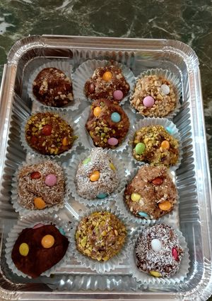 Foto di Tartufini al caffè e mascarpone con smarties colorati al cioccolato