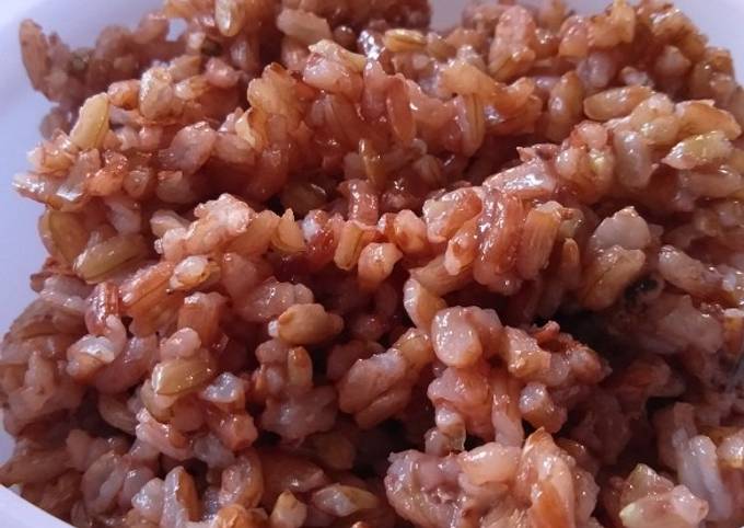 Resep Cara menanak nasi merah biar pulen dan nyuss oleh Overista Dwi