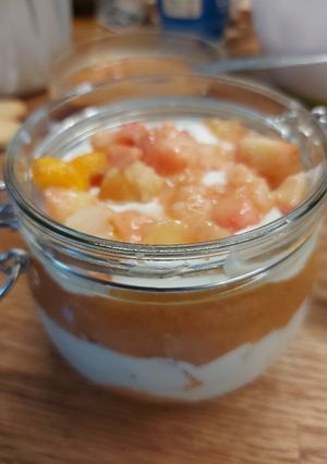 Rumos- őszibarackos pohárkrém recept fotója