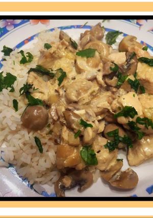 Una foto de Pollo al champiñón Rico y fácil