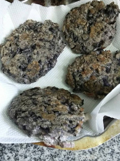 Una foto de Hamburguesas de porotos negros vegetarianas y sin tacc
