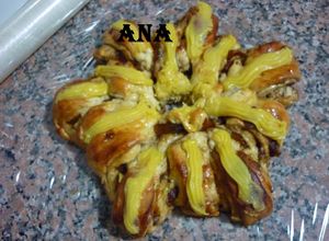 Una foto de Rosca de Pascua o reyes rellena distinta