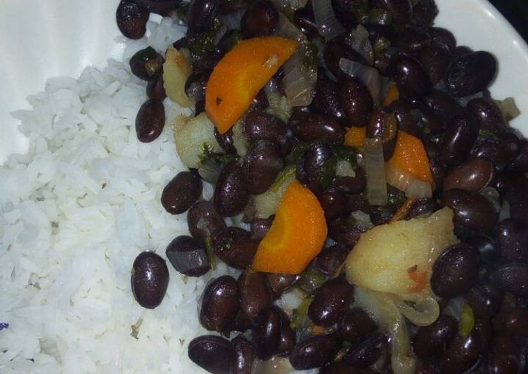 Njahi served with rice