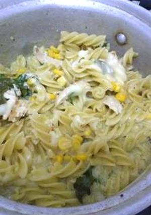 Una foto de Fusilli en crema poblana y pollo