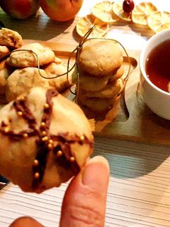 عکسی از دستور کوکی سیب با سفیده تخم مرغ(من درآوردی)😋🙈