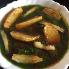 A picture of Potato in paalak curry.