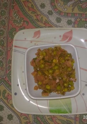 गाजर मटर मेथी सिंपल सब्जी(Gajar matar methi ki simple sabzi recipe in Hindi) रेसिपी मुख्य फोटो