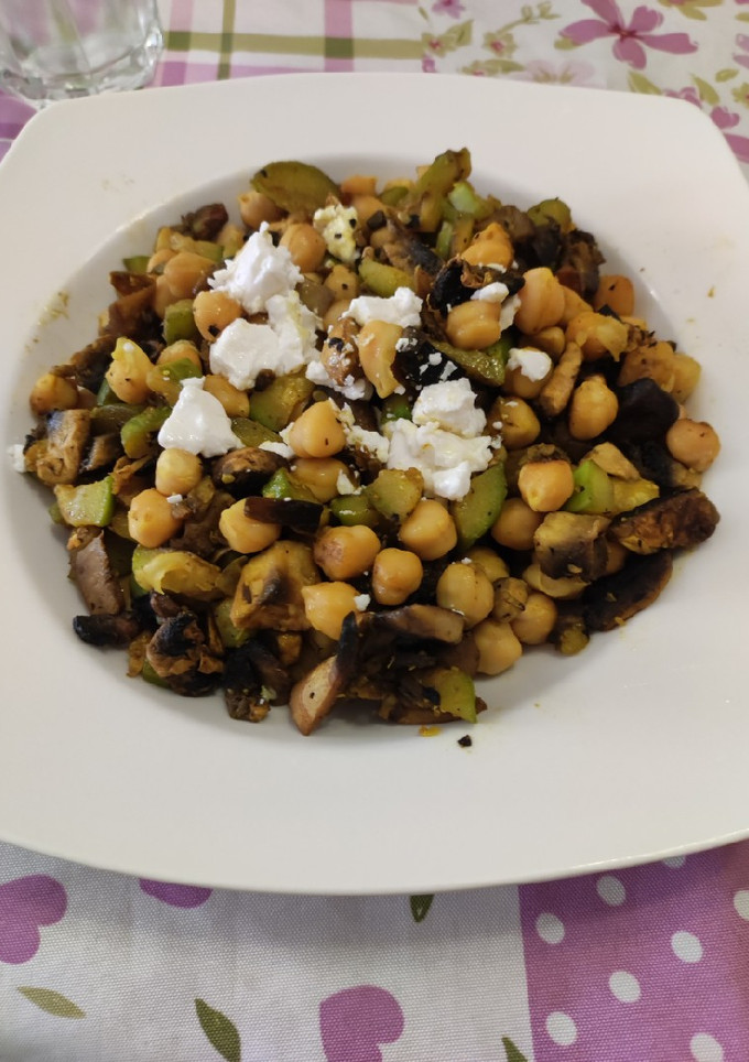 Una foto de Garbanzo con verduritas