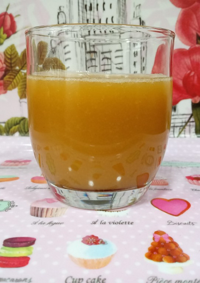 Una foto de Zumo de ciruelas y manzana