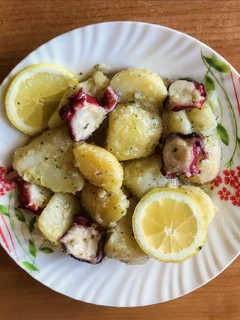 Una foto de Ensalada de patatas y pulpo