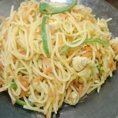A picture of Spaghetti with carrots.