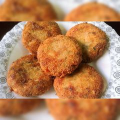A picture of Alu anda kabab.