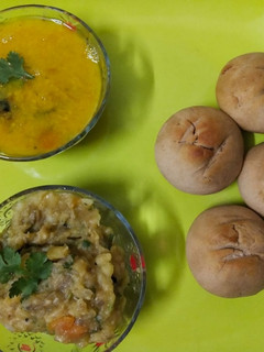 A picture of Litti chokha (litti cooked in microwave).