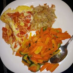 A picture of Omelette and carrots.