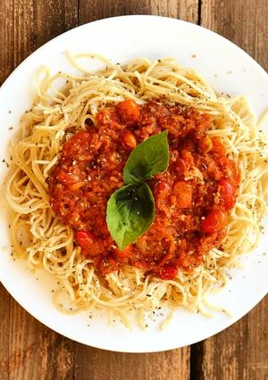 صورة لوصفة معكرونة بصوص البندورة