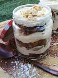 Vasitos de tarta de zanahoria y nueces con crema de mascarpone