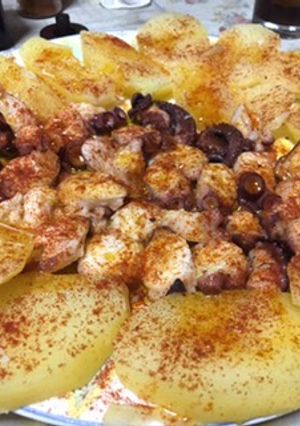Una foto de Pulpo a la gallega