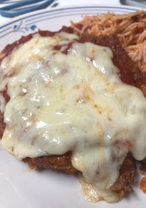A picture of Chicken Parmesan.