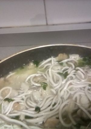 Una foto de Cazuela de almejas y gulas
