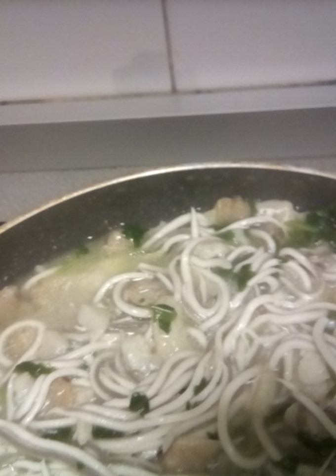 Una foto de Cazuela de almejas y gulas