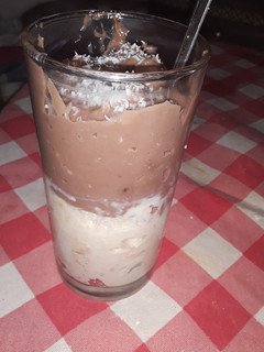 Una foto de Postre fácil con galletitas María