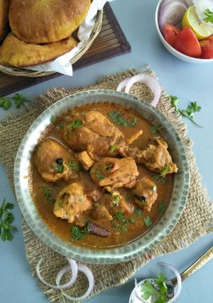 A picture of Kombdi Vade (Chicken Curry With Aromat Fried Flatbread).