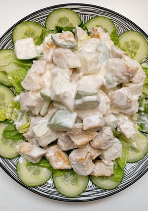 Hình của món Salad ức gà với sữa chua Hi Lạp.