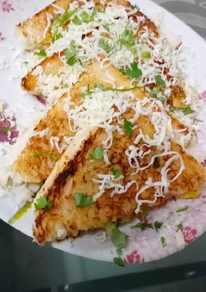 A picture of Cheese corn chilli sandwich.