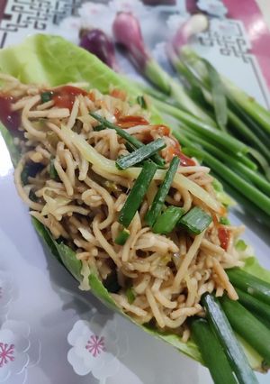 વેજી નુડલ્સ(Veg noodles recipe in Gujarati) રેસીપી મુખ્ય ફોટો