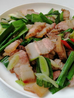 鹹豬肉炒蒜苗 的食譜成品照片