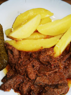 Resztelt máj, sós burgonyával recept fotója
