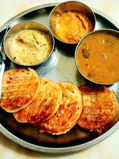 वेज मिनी उत्तपम (Veg mini uttapam recipe in hindi) रेसिपी मुख्य फोटो