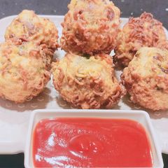 A picture of Veggie Maggi Pakoda.