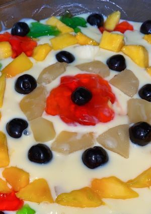 A picture of Custard with seasonal fruits.