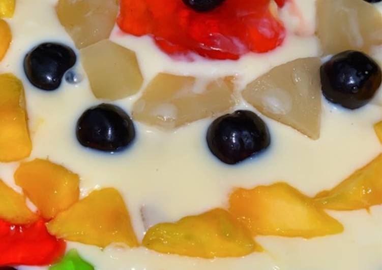 Custard with seasonal fruits