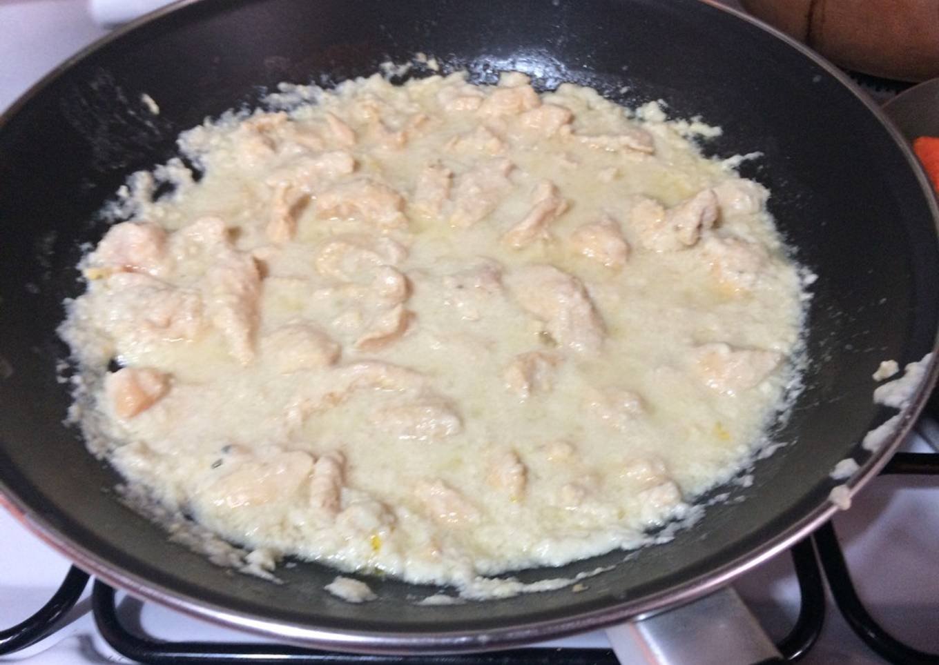 Pollo en salsa blanca