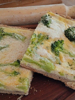 Una foto de Torta de brócoli 🥦🥦y quesos🧀