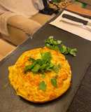 Tortilla de patatas con boletus + cebolla caramelizada
