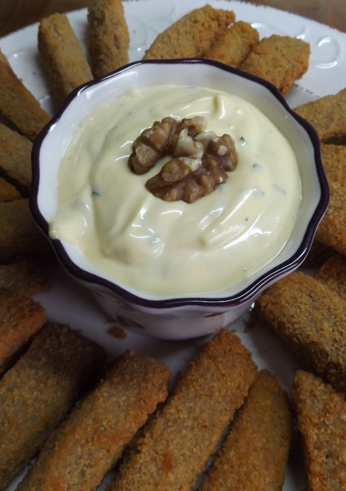 Una foto de Seitán crujiente con mayonesa de nueces